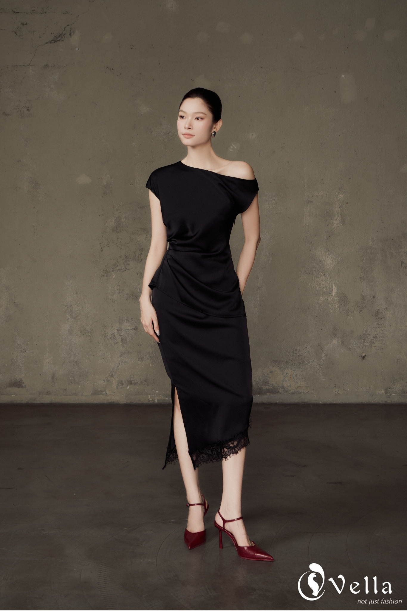 Chân váy bút chì dáng dài công sở nữ – viền ren cao cấp, xẻ nhẹ tôn dáng VV25098