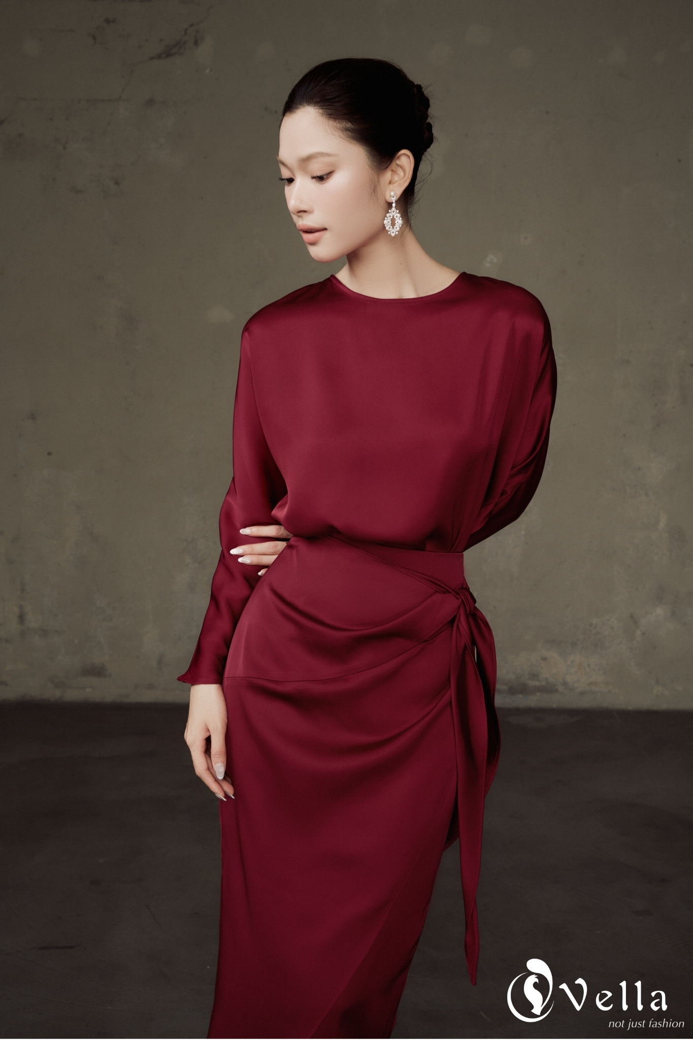 Áo công sở nữ dáng suông tay dơi màu trắng, đỏ burgundy thanh lịch dễ phối VA25087